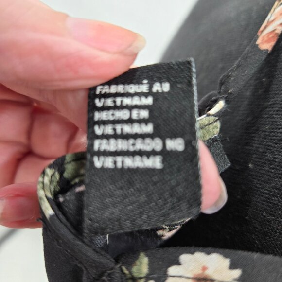 Forever 21 Black Floral Halter Crop Size Large - Picture 4 of 6